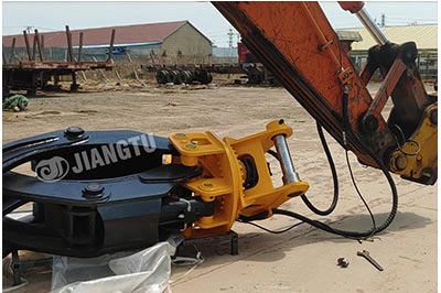 Installation-of-grapple-attachment-for-excavator-stone-rock-grapple-JIANGTU-Attachments