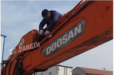 Installation-of-grapple-for-excavator-for-sale-JIANGTU-Attachments