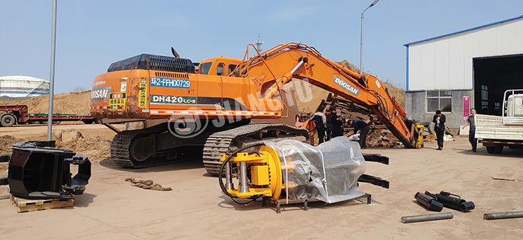Installation-of-hydraulic-grapple-for-excavators-stone-rock-grabs-JIANGTU-Attachments