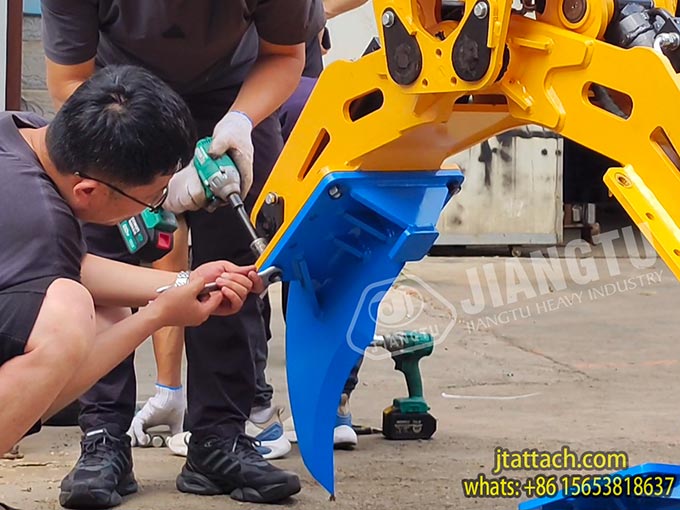 replacement-process-multifunctional-excavator-rotating-wood-grapple-hydraulic-Tree-Stump-Breaker-tree-root-excavation-splitting-drilling-cutting-digging-hooking-grapple-attachments