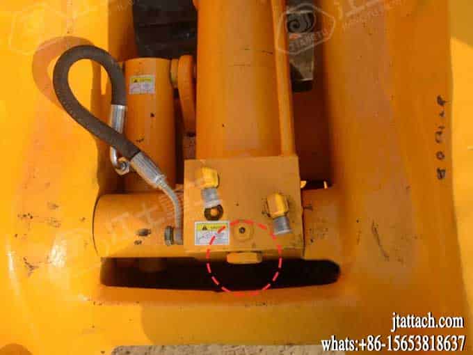 Cylinder-problems-reasons-and-solutions-for-Excavator-hydraulic-quick-hitch-coupler-cylinder-not-stretching-and-retracting