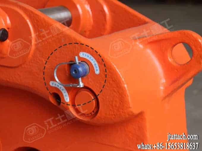 Safety-pin-reasons-and-solutions-for-Excavator-hydraulic-quick-hitch-coupler-cylinder-not-stretching-and-retracting