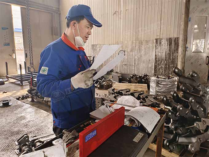 Craftsmanship-creates-a-commitment-to-quality-How-are-excavator-attachments-made-by-China-JIANGTU-02