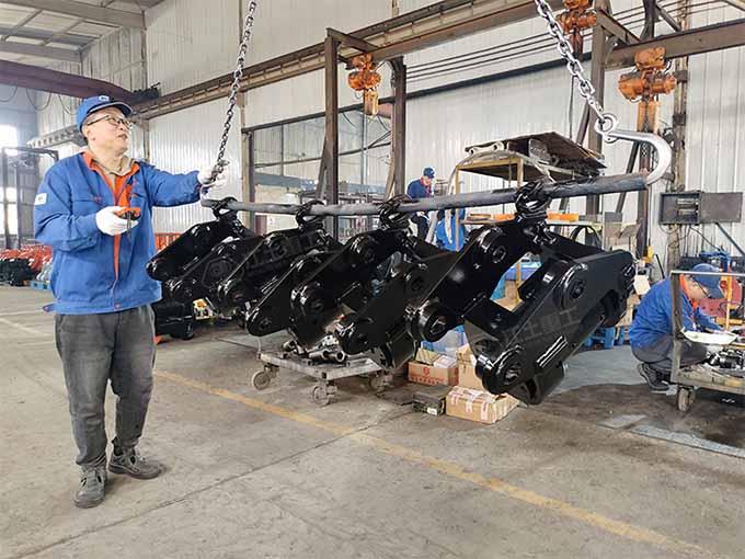 How-are-excavator-attachments-made-by-China-JIANGTU-01